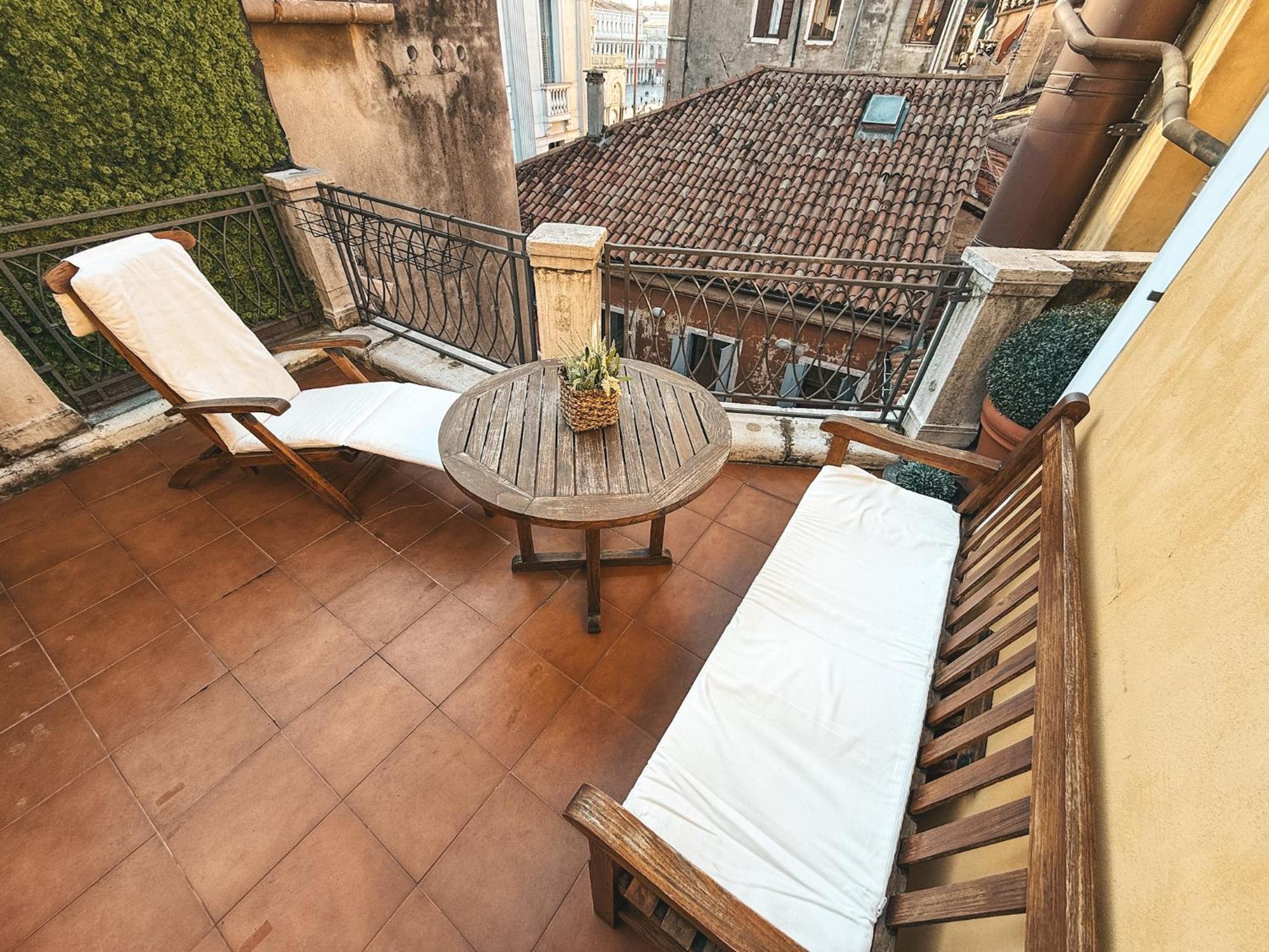 Attic Terrace San Square View Apartamento Venecia