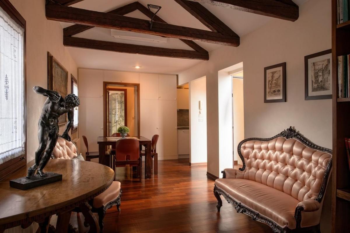 Attic Terrace San Square View Apartamento *