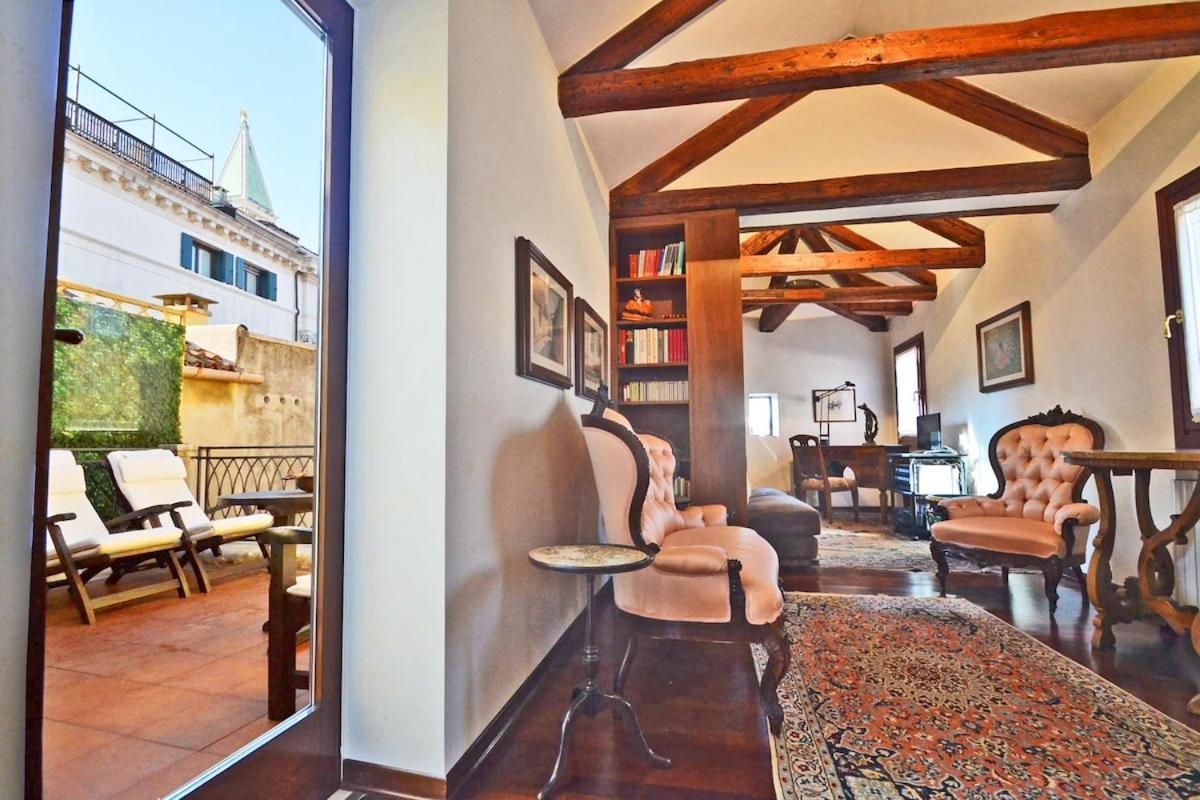 Attic Terrace San Square View * Venecia
